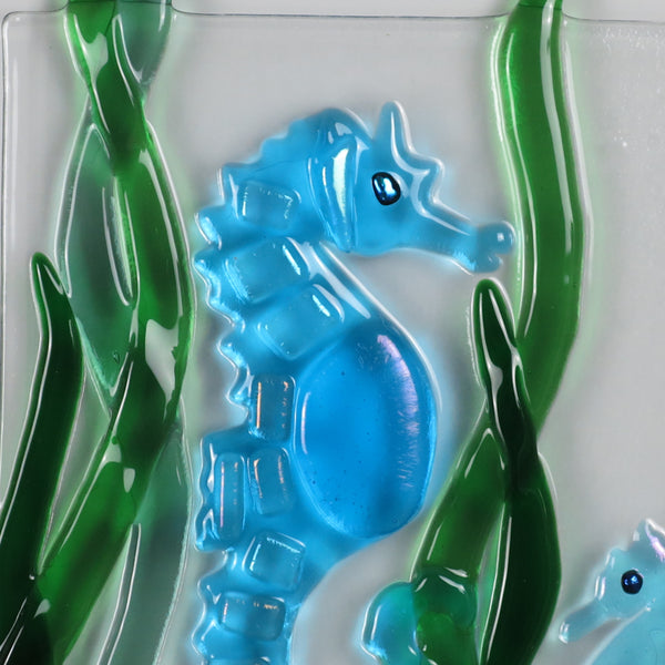Seahorse facing right